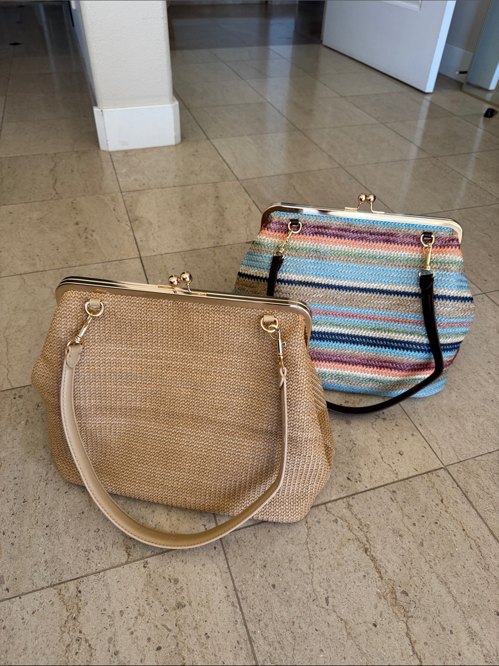 NEW Kiss lock Straw Handbags Clutches